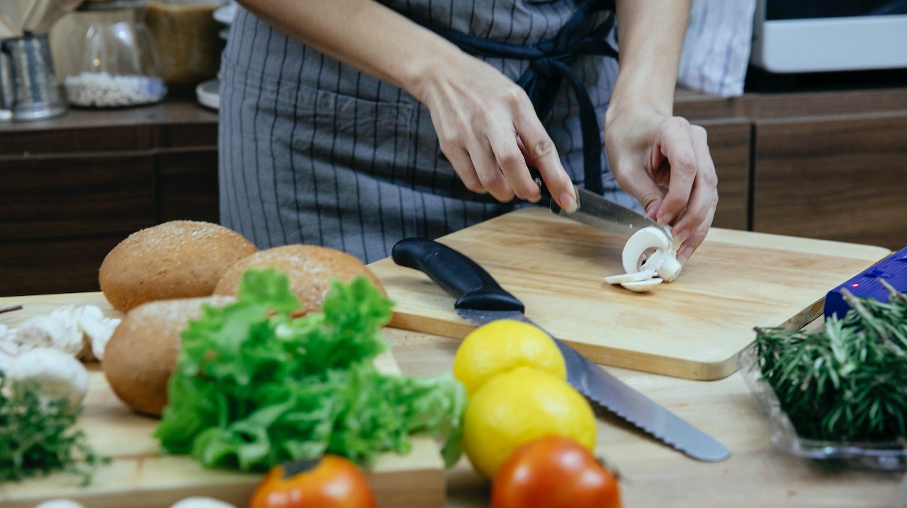 Pourquoi opter pour un couteau damas artisanal pour sa cuisine ?