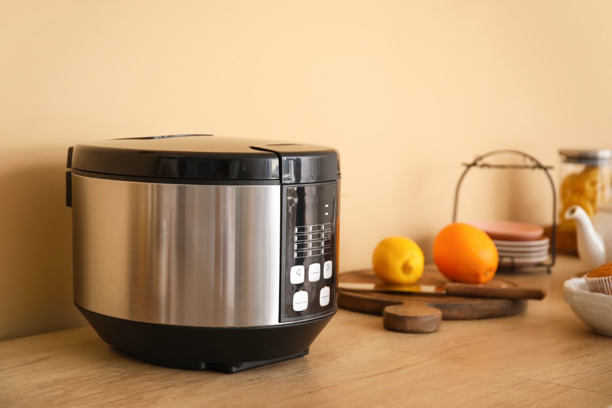 multicuiseur dans une cuisine moderne